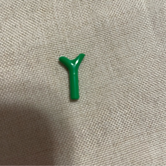 LEGO Green Plastic Y-Shaped Pieces (5 Pieces) - Picture 2 of 3
